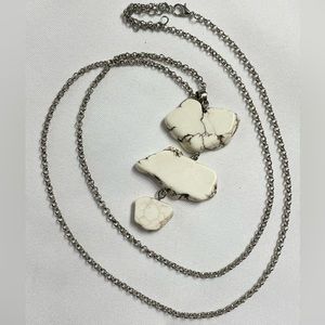 Sliced stone dangle pendant white howlite great condition